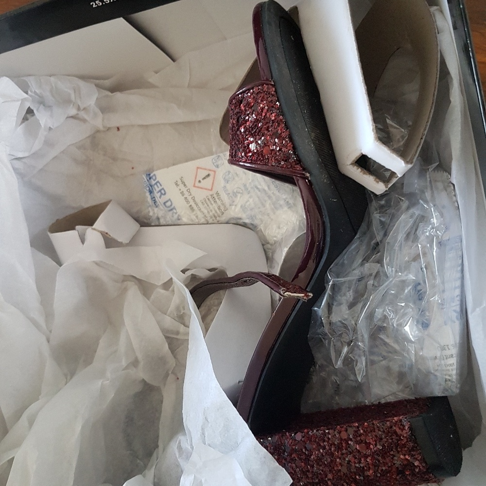 Shoes - Picture 3 of 4